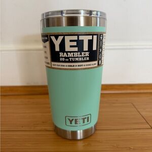YETI Rambler 20 oz Tumbler - seafoam